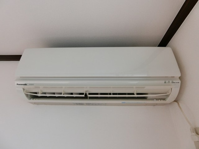 【設備】 | 渚ハイツⅡ | 暑い夏や寒い冬に大活躍！洋室6帖のお部屋にあるエアコンです☆冷暖房完備で1年中快適に過ごせます♪