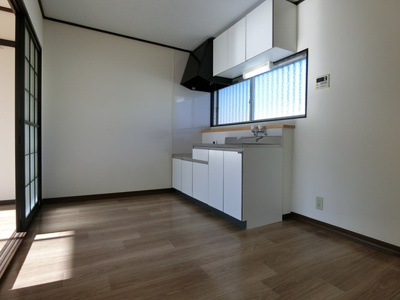 【居間・リビング】 | 渚ハイツⅡ | ダイニングキッチン6帖☆広めのキッチンスペースで毎日楽しくお料理もできますね！