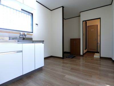 【居間・リビング】 | 渚ハイツⅡ | ダイニングキッチン6帖☆反対側からの眺めです！椅子とテーブルを囲んで家族団欒の時間を過ごせます♪