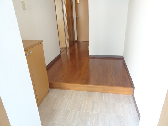 サープラス和の玄関