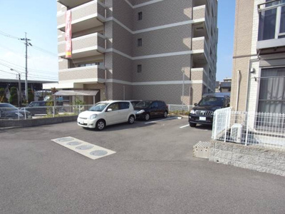 【駐車場】 | コルナスコート | 駐車場