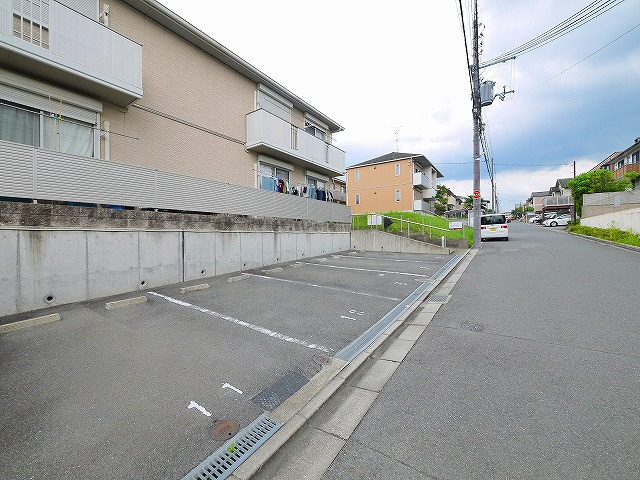 ローズヒルズⅢの駐車場