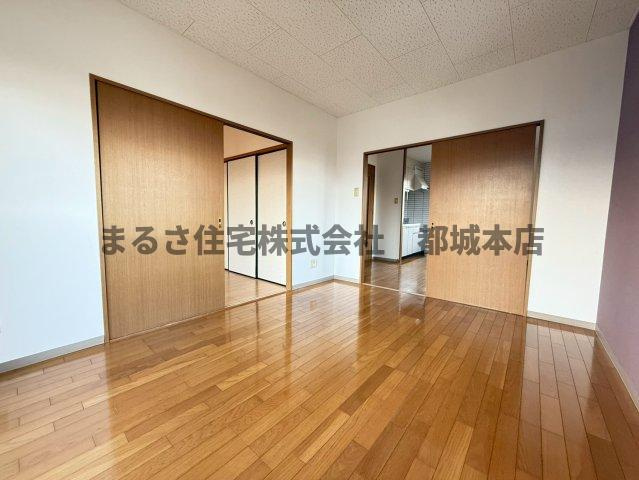 Ｎフィールドの洋室