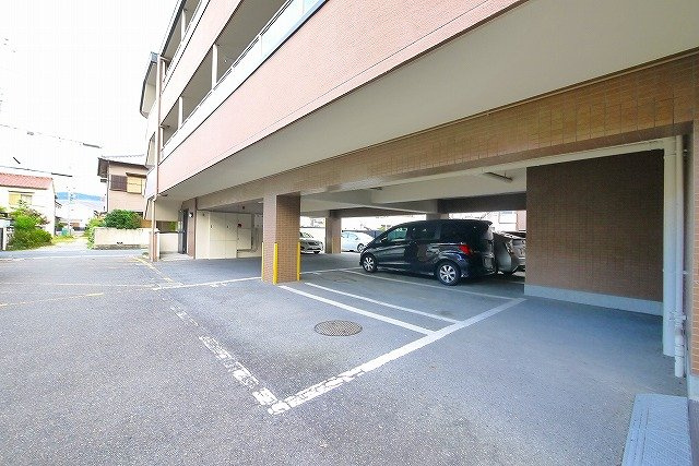 アクール添川の駐車場|駐車場に車を止められます