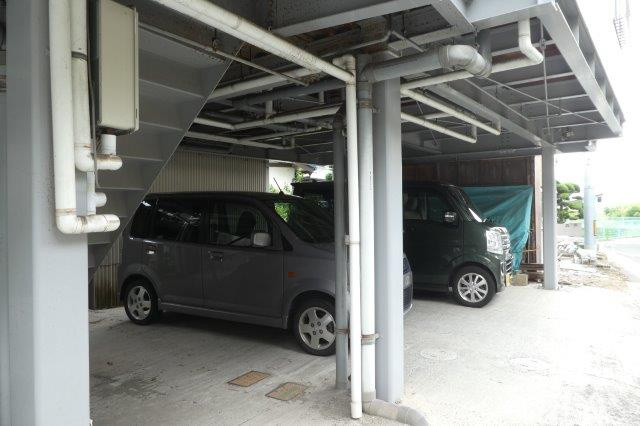 コーポ伏見の駐車場