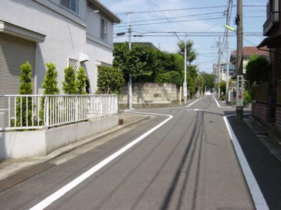 【周辺】 | メゾン代沢(下北沢賃貸一戸建て) | 前面道路