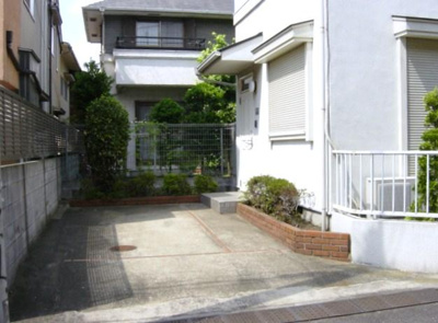 【エントランス】 | メゾン代沢(下北沢賃貸一戸建て) | 駐車場