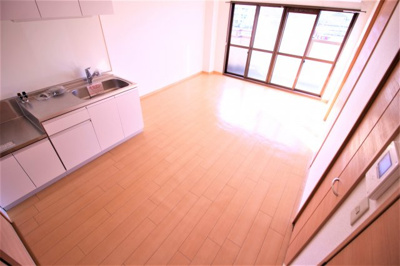 【洋室】 | マンションチアフル | ★12帖の広々リビング★