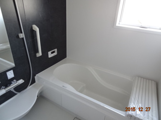 【浴室】 | オーナーチェンジ　さいたま市緑区松木1丁目　敷地37坪・建物31坪の駐車2台の中古住宅 | コンパクトで使いやすいお風呂です