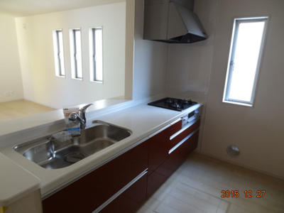 【キッチン】 | オーナーチェンジ　さいたま市緑区松木1丁目　敷地37坪・建物31坪の駐車2台の中古住宅 | コンパクトなキッチンで掃除もラクラク