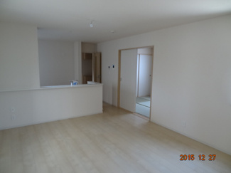 【居間・リビング】 | オーナーチェンジ　さいたま市緑区松木1丁目　敷地37坪・建物31坪の駐車2台の中古住宅 | 使いやすい居間です