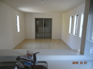 【居間・リビング】 | オーナーチェンジ　さいたま市緑区松木1丁目　敷地37坪・建物31坪の駐車2台の中古住宅 | ゆったりとしたリビングです