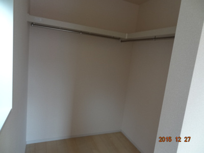 【収納】 | オーナーチェンジ　さいたま市緑区松木1丁目　敷地37坪・建物31坪の駐車2台の中古住宅 | 大きなスペースがあり、収納には困りません