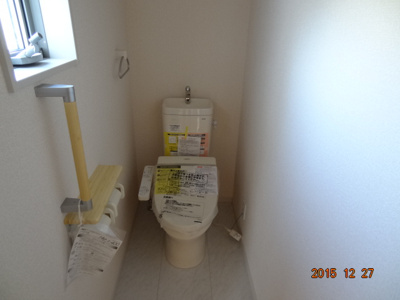 【トイレ】 | オーナーチェンジ　さいたま市緑区松木1丁目　敷地37坪・建物31坪の駐車2台の中古住宅 | 清潔感のあるトイレです