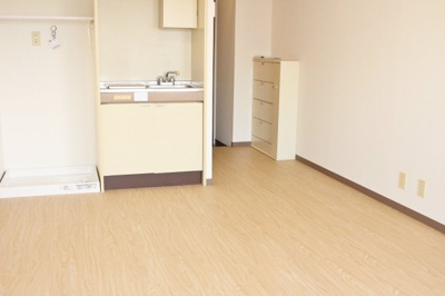 【洋室】 | 第２ムサシビル | 玄関方向です