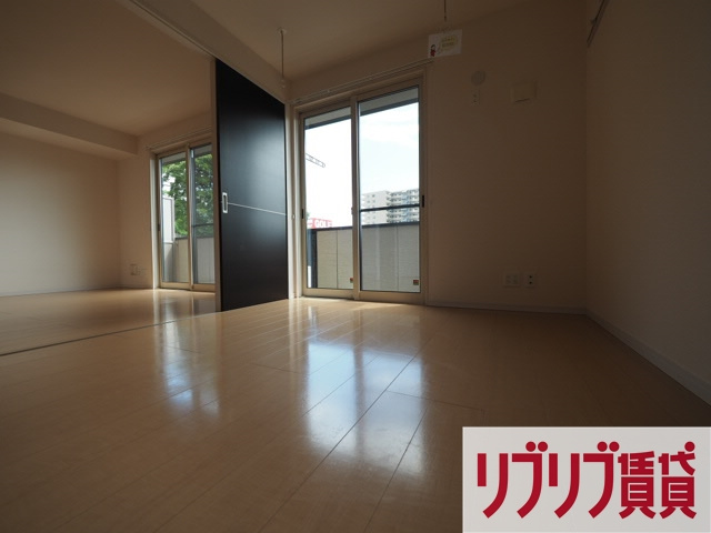 ロイヤルクレッセント西登戸参番館の寝室