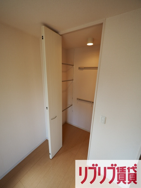 ロイヤルクレッセント西登戸参番館の収納