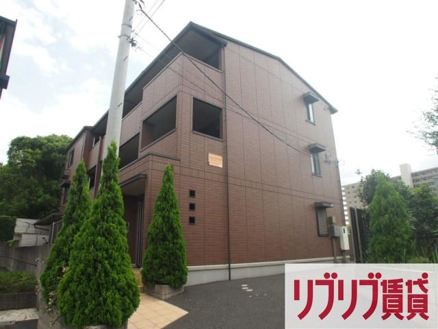 ロイヤルクレッセント西登戸参番館の外観