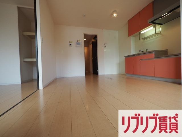 ロイヤルクレッセント西登戸参番館の居間・リビング