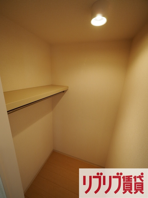 ロイヤルクレッセント西登戸参番館の収納