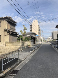 【前面道路含む現地写真】
