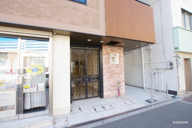 ラムアンドエヌエンタープライズのエントランス