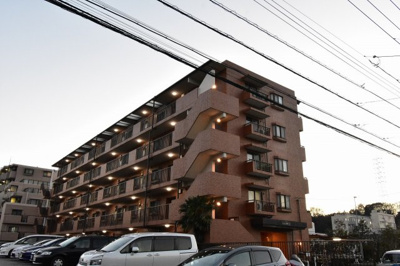 【外観】 | サングレイス綱島壱番館 | 横浜市営地下鉄ブルーライン「新羽」駅徒歩15分、東急東横線「綱島」駅バス9分「新田農協前」停歩4分。