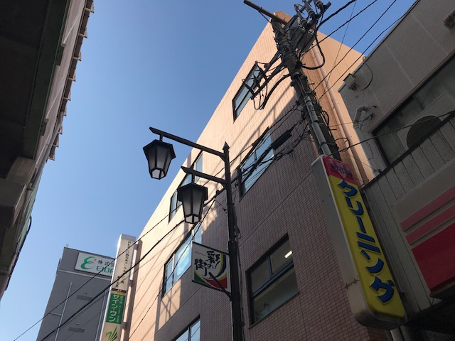 西原ビルの外観