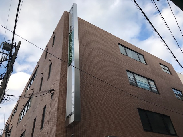 西原ビルの外観