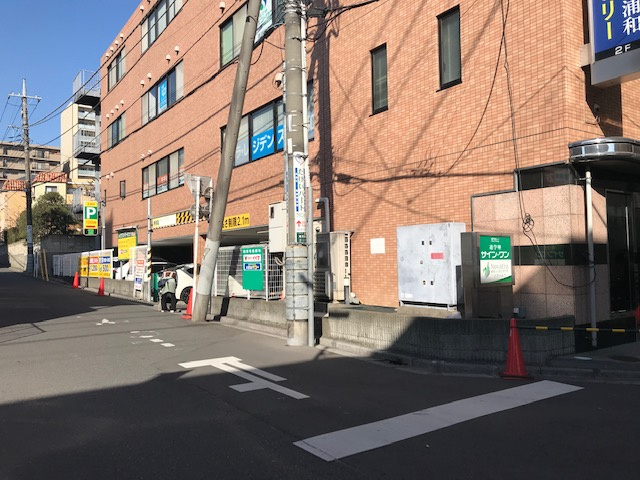 西原ビルの駐車場