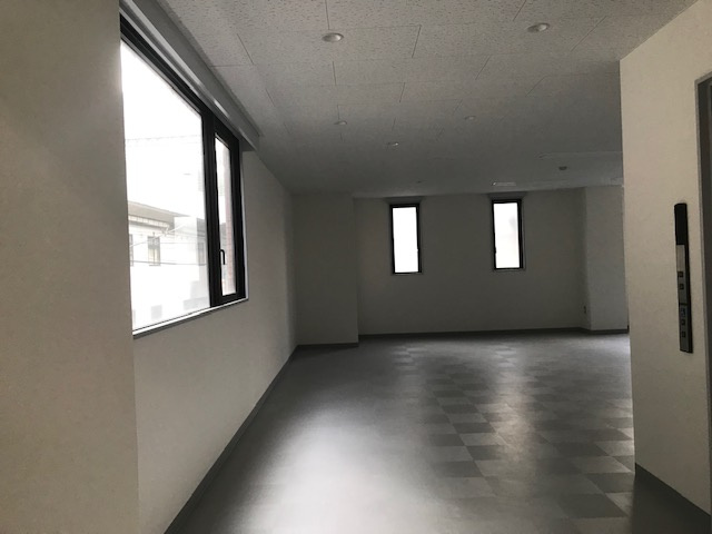 西原ビルの内装