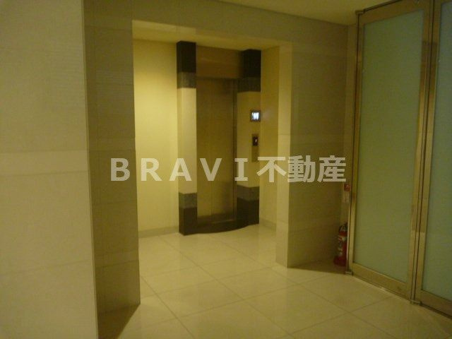 セイワパレス大手前西　BRAVI不動産のロビー|【セイワパレス大手前西】落ち着いたロビーです