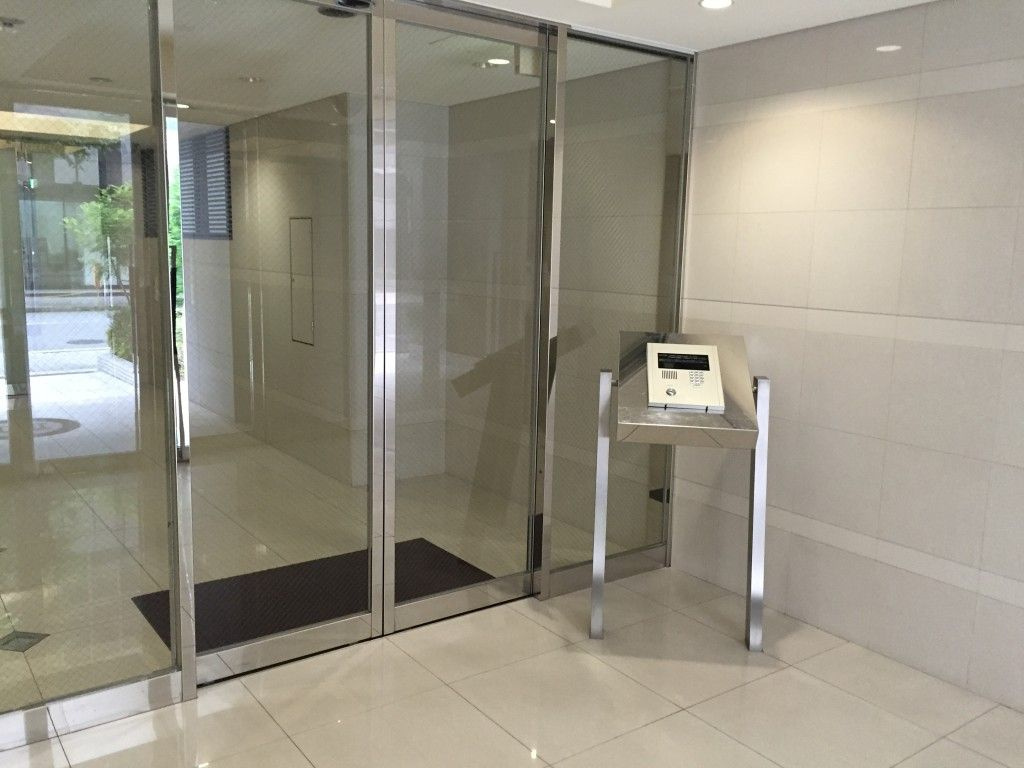 セイワパレス大手前西　BRAVI不動産のエントランス|【セイワパレス大手前西】建物の内部です