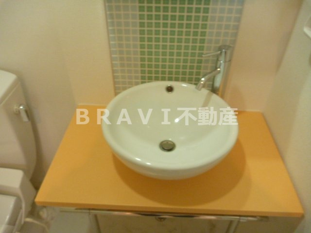 セイワパレス大阪城北　BRAVI不動産の独立洗面台|【セイワパレス大阪城北】朝の身支度には欠かせない独立洗面化粧台