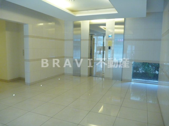 セイワパレス大阪城北　BRAVI不動産のロビー|【セイワパレス大阪城北】落ち着いたロビーです