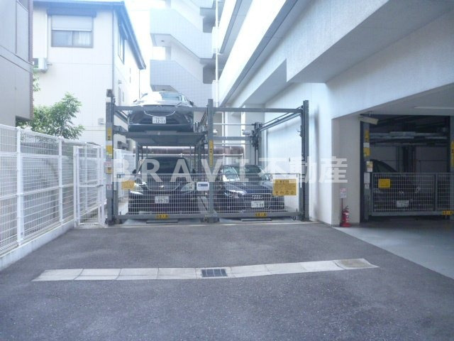 セイワパレス大阪城北　BRAVI不動産の駐車場|【セイワパレス大阪城北】駐車場完備です