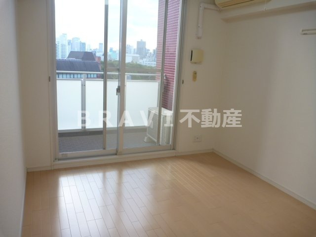 セイワパレス大阪城北　BRAVI不動産の寝室|【セイワパレス大阪城北】落ち着いた色調の寝室です