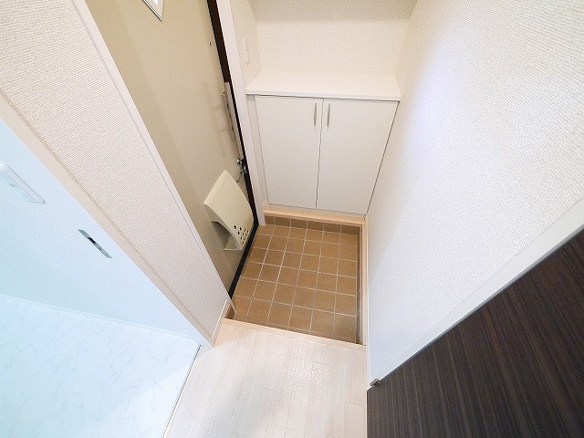 グリーンメゾン菰川Bの玄関|ゆったりとした玄関です