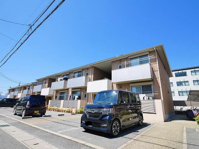 グリーンメゾン菰川Bの外観|キレイな外観です。