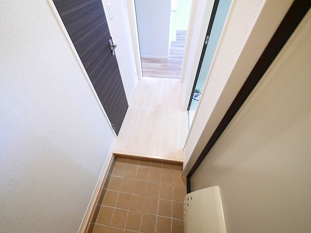 グリーンメゾン菰川Bの玄関|収納もある玄関です