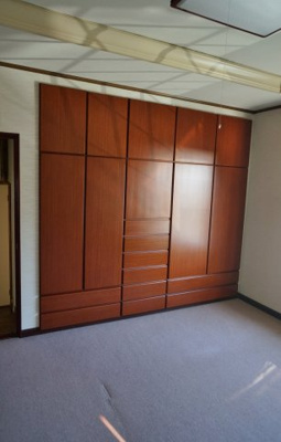  | 鹿島町２丁目佐藤一戸建 | リビングに大きな収納棚