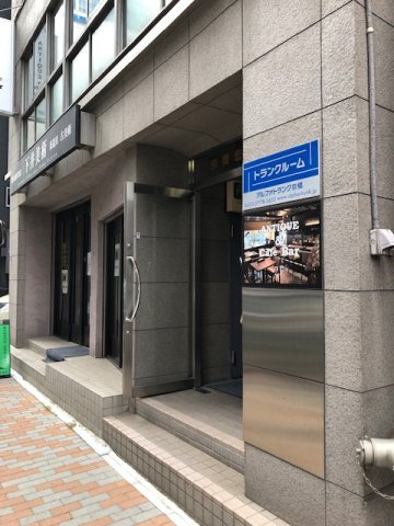 京橋宏陽ビルのエントランス