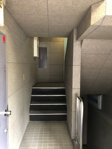 京橋宏陽ビルのロビー