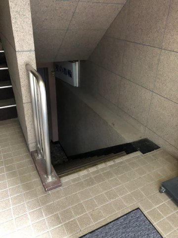 京橋宏陽ビルのロビー