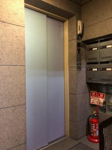京橋宏陽ビルのロビー