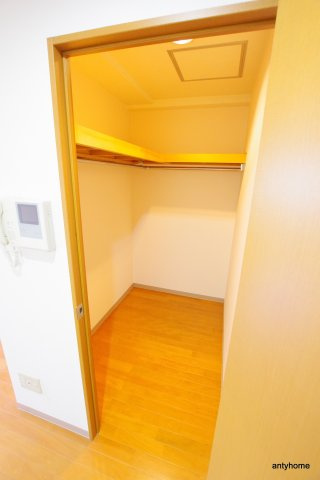 オーパス　仲介手数料無料の収納