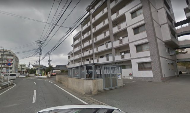 第5元木ビルのエントランス