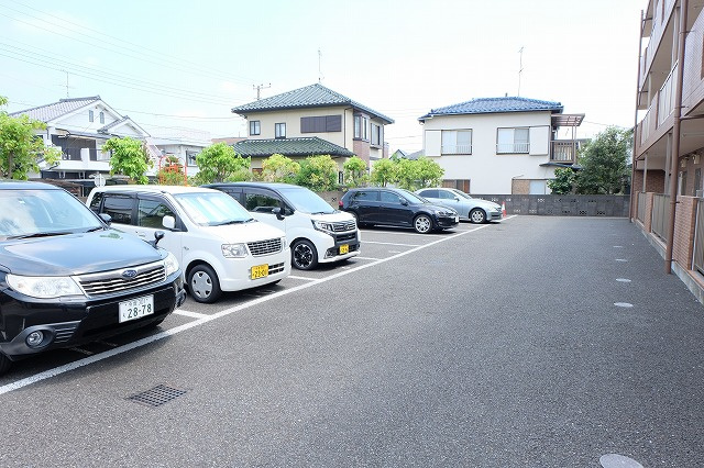 フェアリーフォレストの駐車場