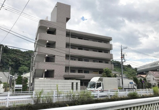 【外観】 | 南武線「久地」駅より徒歩6分！便利な立地の5階建てマンションです♪通勤通学はもちろん、お買い物やお出かけにもGood☆