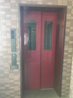 【エントランス】 | 5階までエレベーターでラクラク上がれます♪疲れた時や荷物の多いときにもエレベーターは嬉しい★